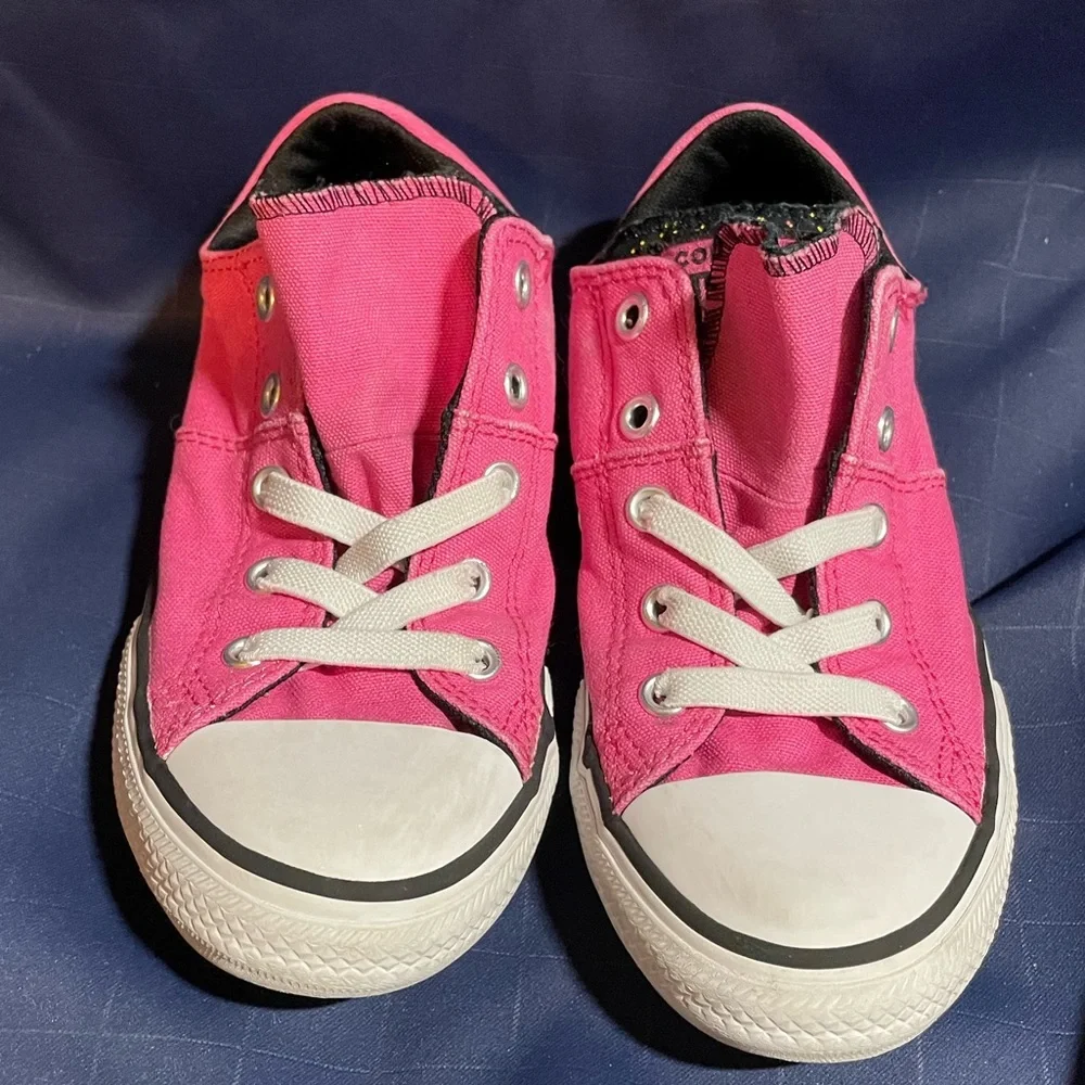 Converse All Star pink & black slip-on low tops w/ stars girls sz 1